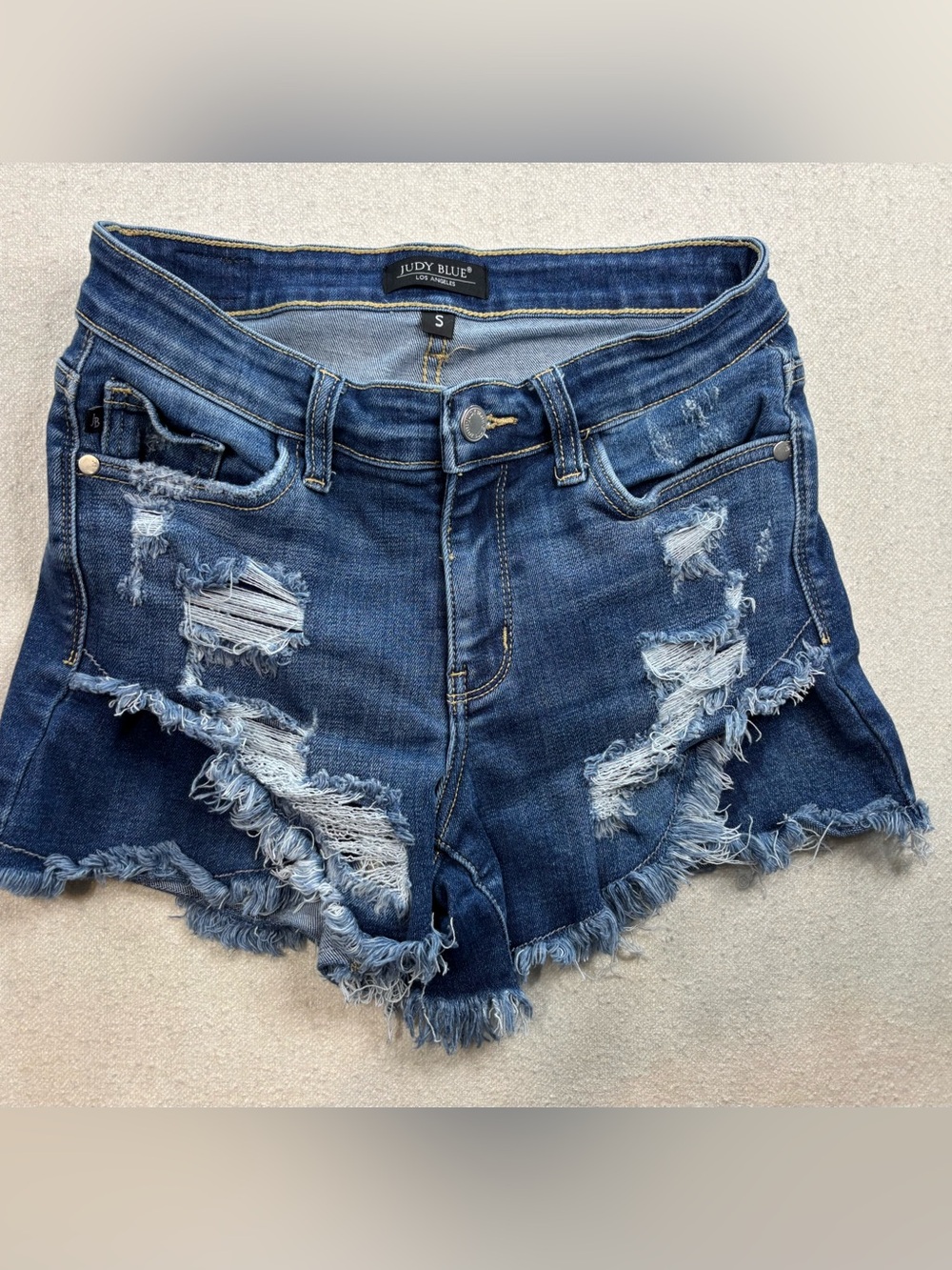 Judy Blue Distressed Denim Shorts Womens Size Small Frayed Raw Hem Stretch - Picture 2 of 8